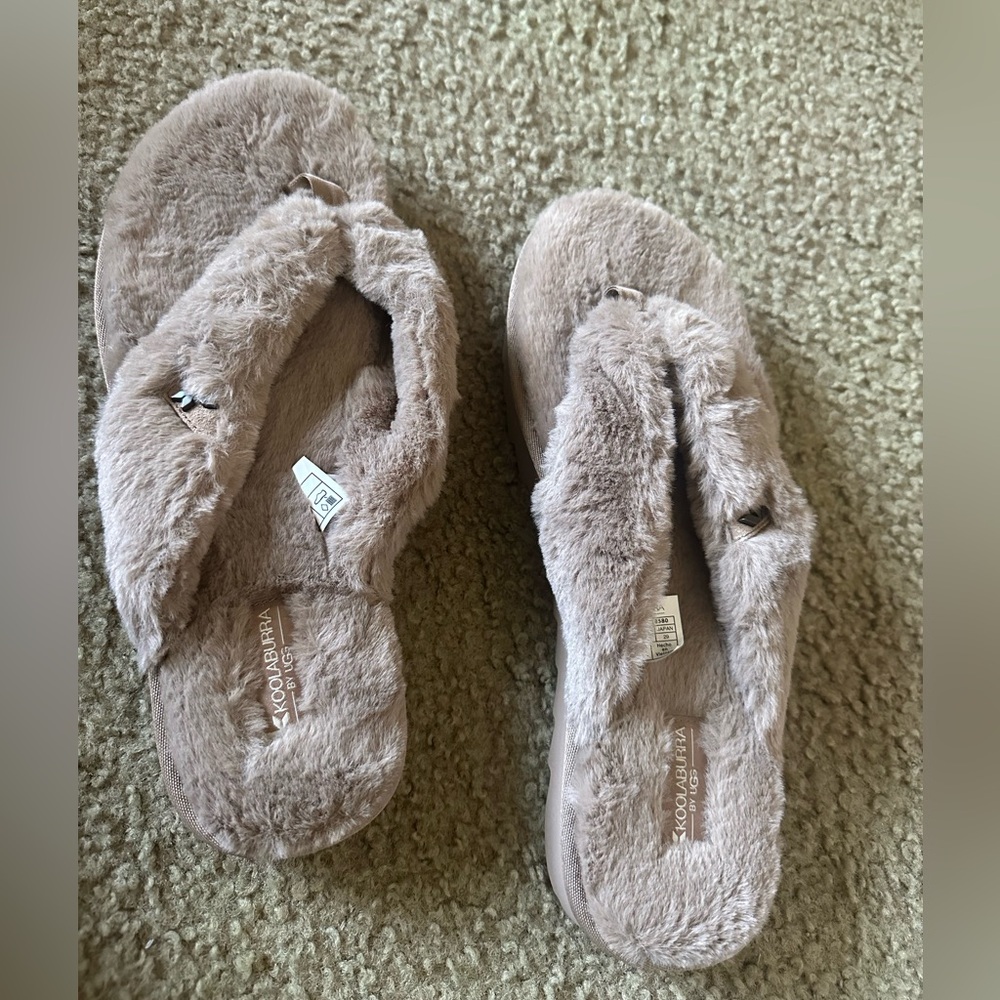 Koolaburra by UGG Women's Fuzz-ee Flat Sandal Size 12 NWT